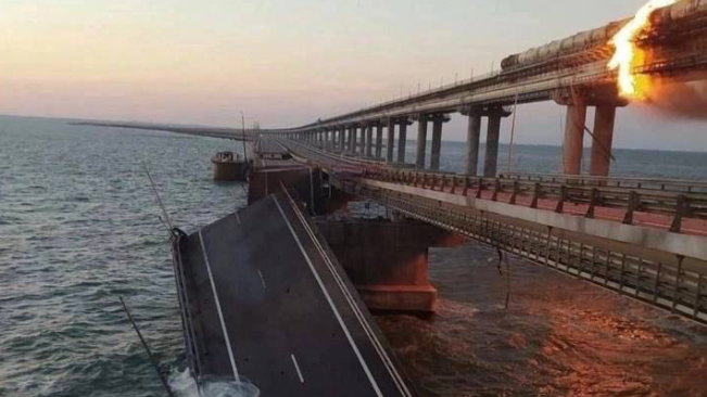Pożar wybudowanego przez Rosję mostu prowadzącego na okupowany Krym
