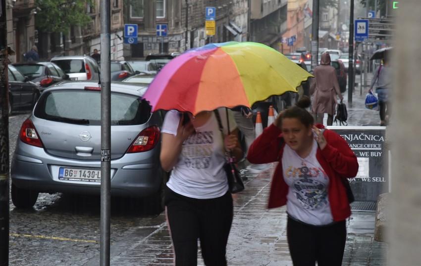 U poslepodnevnim satima se očekuju pljuskovi do petka