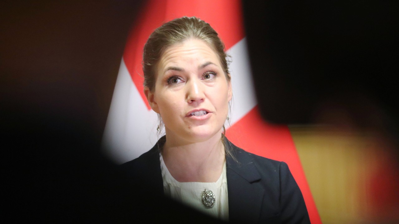 Dania przejmuje stery w Radzie UE. Na celownik bierze Węgry. Nie wyklucza użycia 