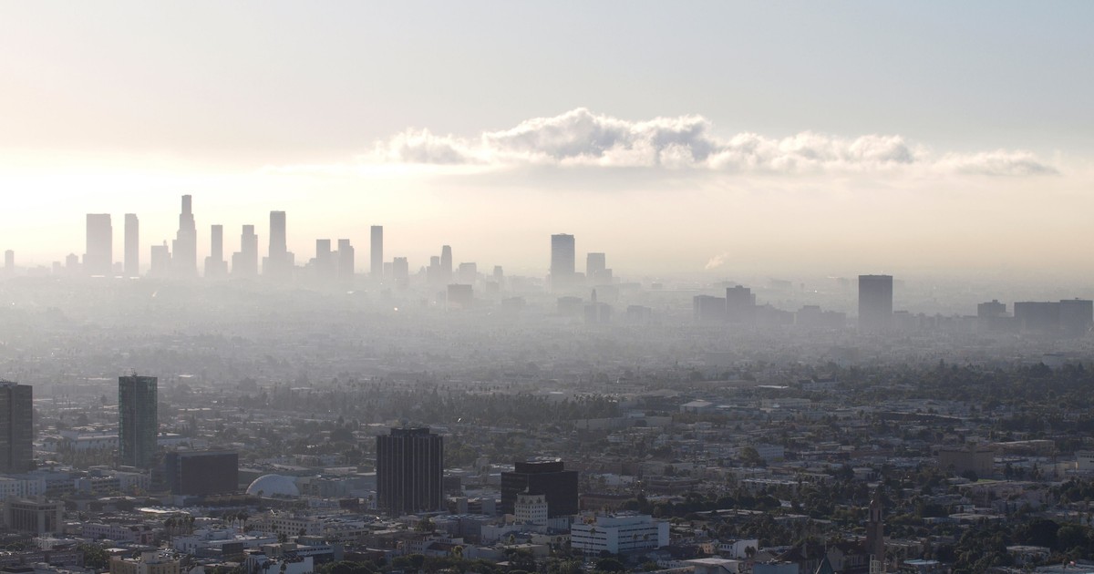 Gęsta mgła, zachmurzenie i lokalne opady deszczu ze śniegiem. Pogoda na sobotę nie rozpieszcza