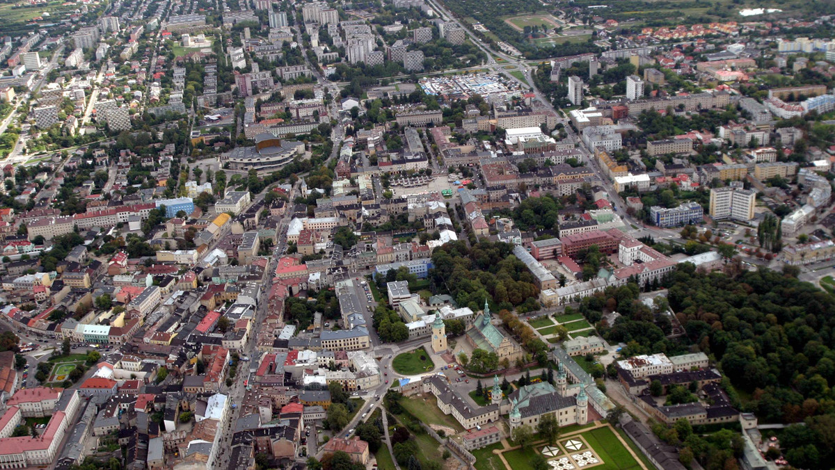 Geodeci wytyczyli dziś miejsce, gdzie stanie pomnik Marszałka Józefa Piłsudskiego. To historyczna oś ulic: Głowackiego i Mickiewicza, przebiegająca przez Plac Wolności.