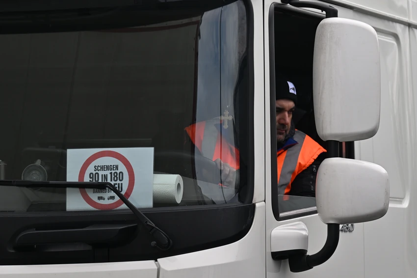 Prevoznici poručuju da neće odustati dok se ne promeni pravilo 90 u 180