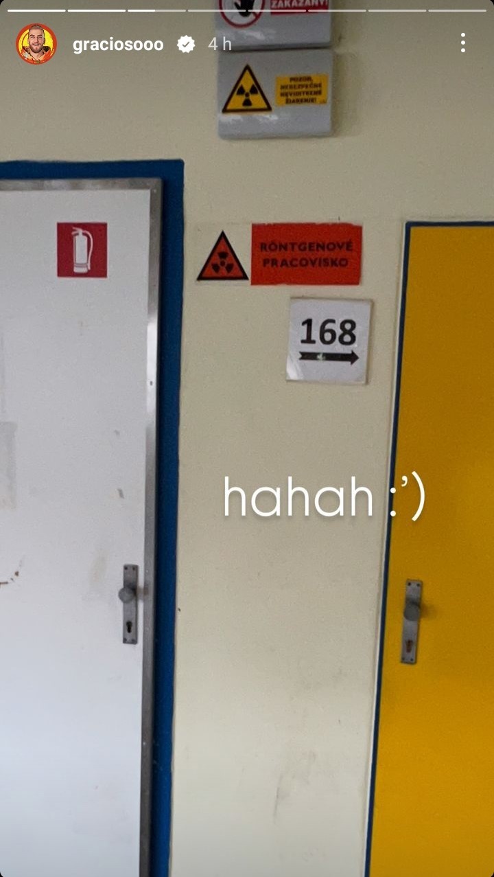 Samuel Procházka si zlomil nohu v živom vysielaní.