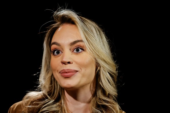 "Dokazala sam sebi da mogu da odigram i glavnu ulogu": Mlada glumica Anja Ćurčić o liku transrodne osobe u novoj predstavi