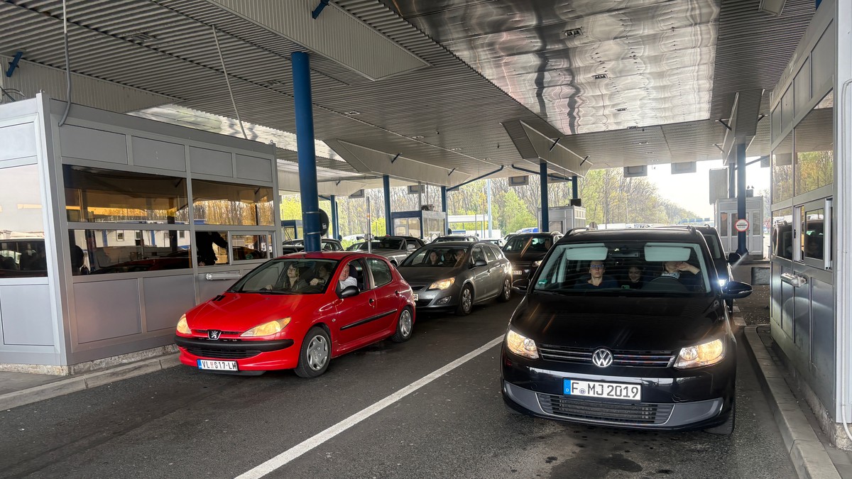 Vozači kamiona čekaju DO 3 SATA na izlaz iz Srbije, ostali prolaze bez zadržavanja: Ovde su najveće gužve