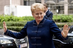 Prezydent Litwy: Na wojnę terrorystów należy odpowiedzieć wojną