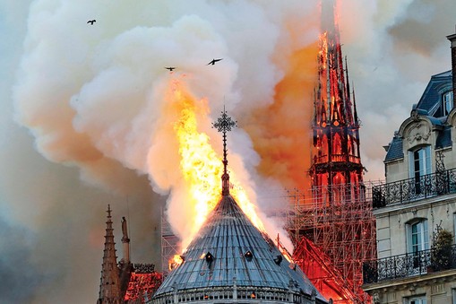 TOPSHOT-FRANCE-FIRE-NOTRE DAME