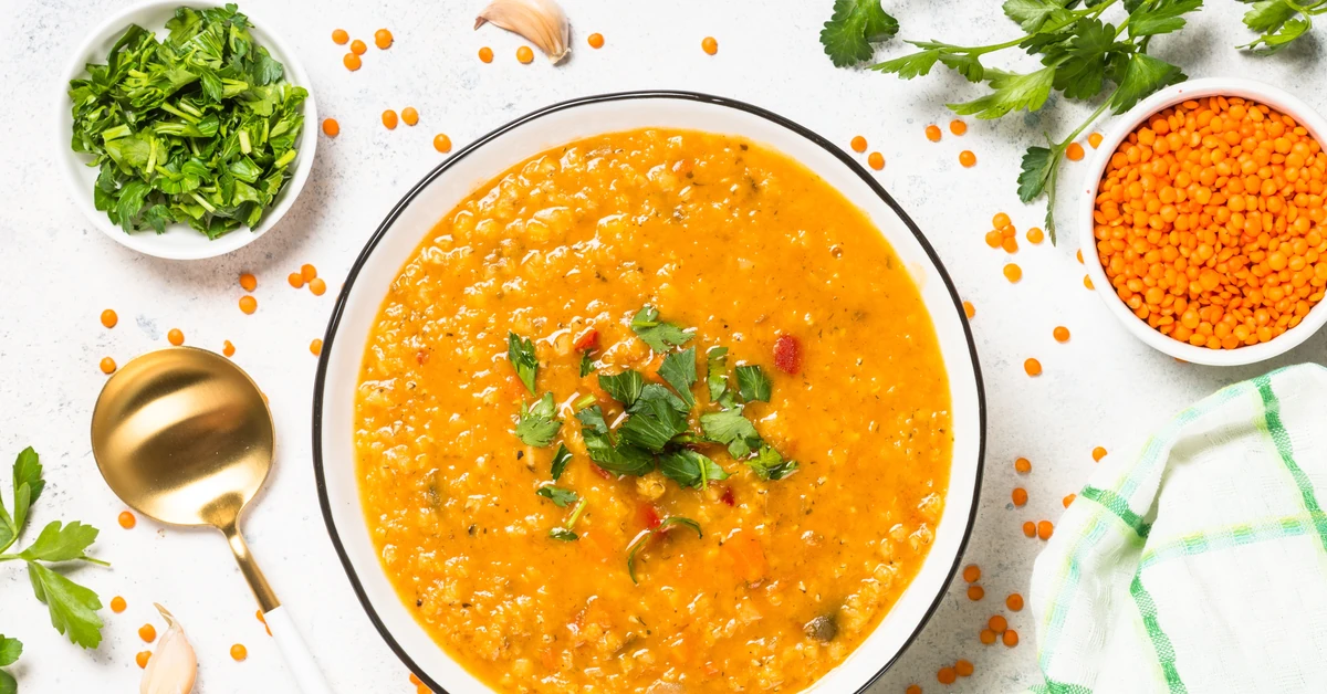Pyszny obiad na środę. Podajemy przepis, Ty gotujesz. Rozgrzewająca zupa z soczewicy