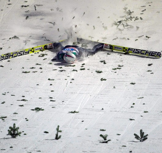 Groźny upadek Simona Ammanna