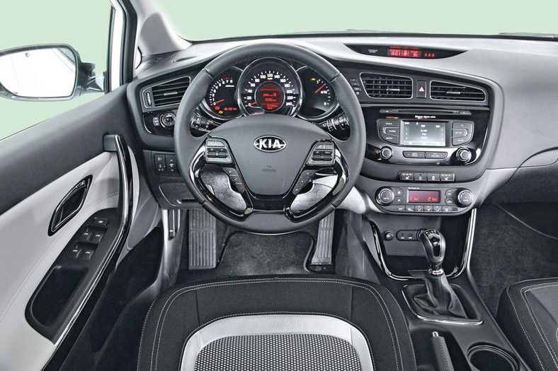 Porównanie Kia cee'd 1.6 GDI kontra Peugeot 308 1.6 THP