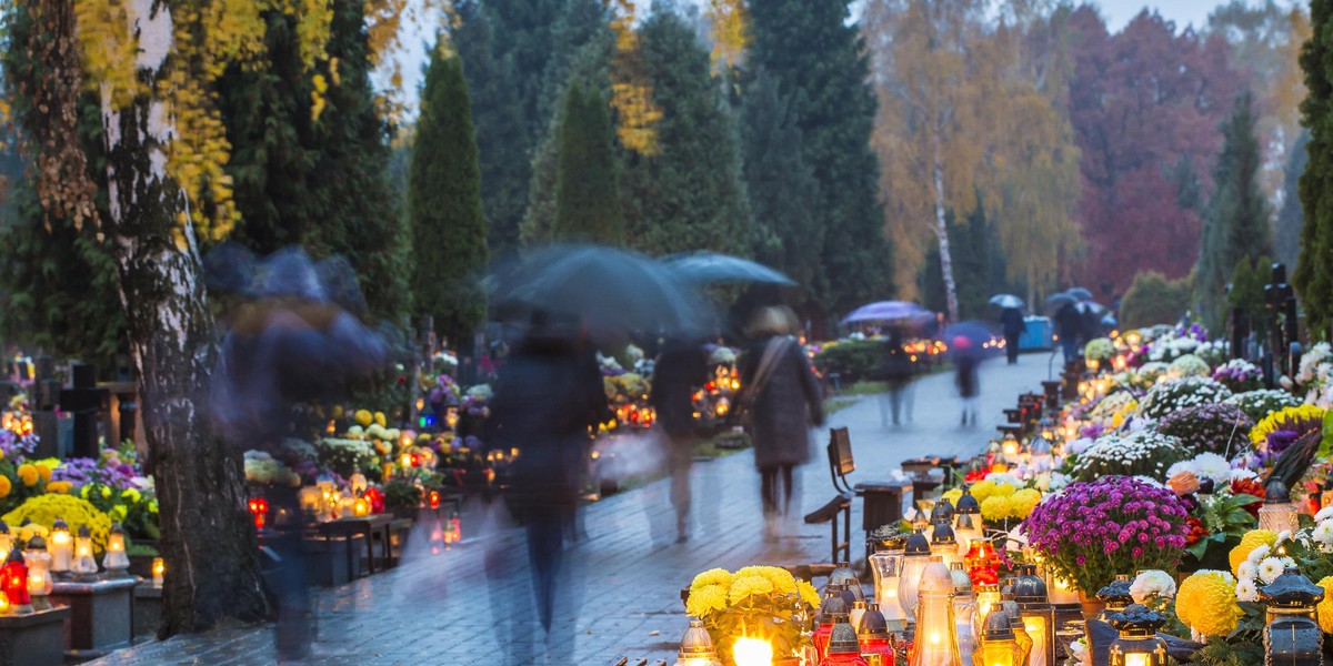 Nie kupujcie zniczy! Zaskakujący apel księdza na Wszystkich Świętych