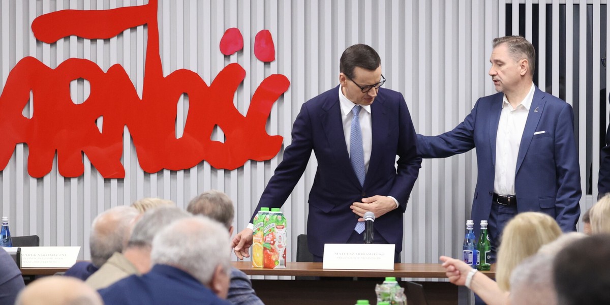 Premier Mateusz Morawiecki i Piotr  Duda, szef Solidarności, podczas spotkania 5 października 2022 r.