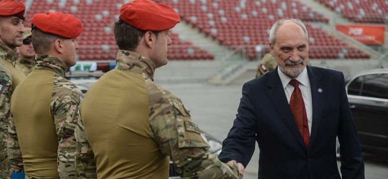 Macierewicz na pokazie specjalnego oddziału żandarmerii: Zrobimy wszystko dla bezpieczeństwa szczytu NATO