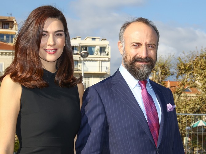 Berguzar Korel i Halit Ergenč