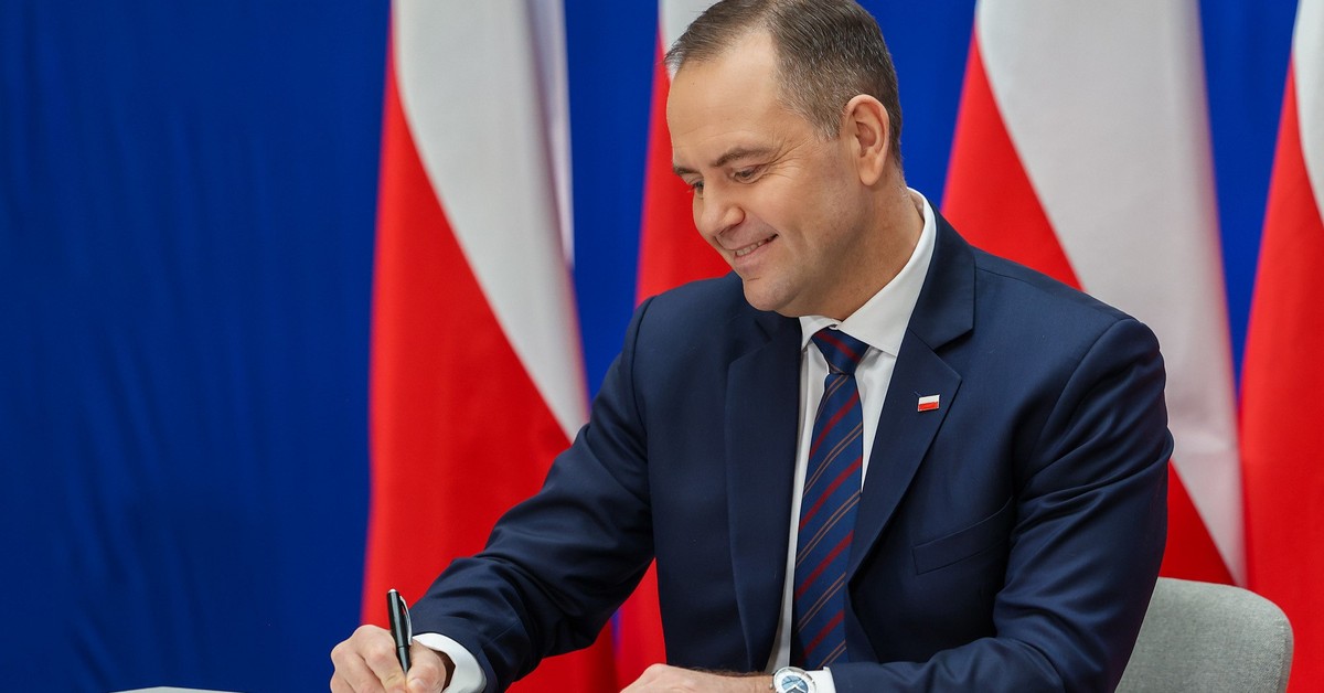 Dylematy Karola Nawrockiego: podpisać czy zawetować ustawę o SAFE? Polacy zabrali głos