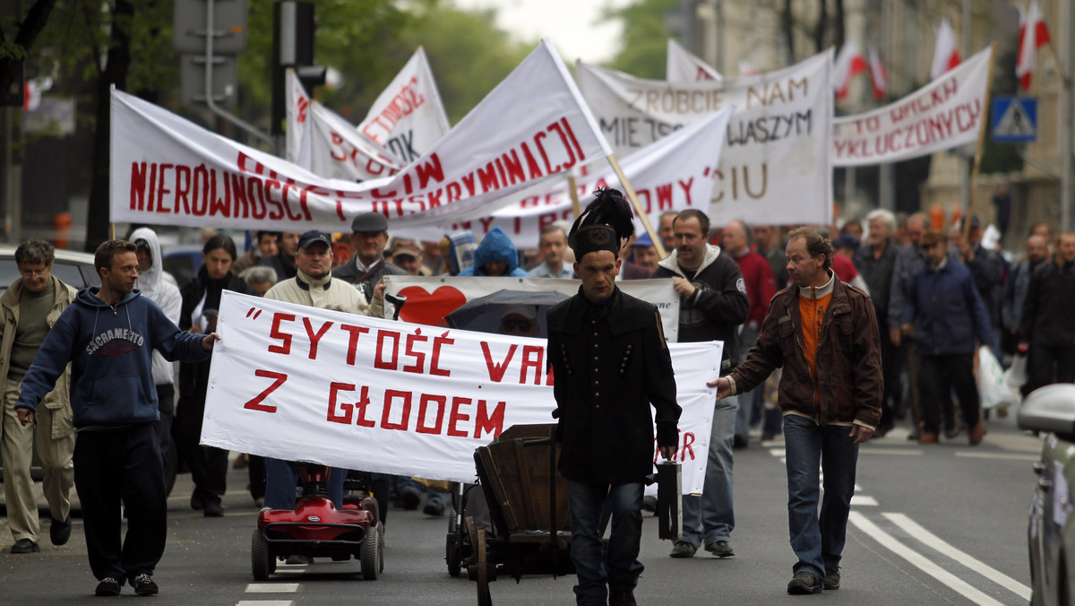 Ponad 200 osób bezdomnych i bezrobotnych przeszło w pierwszomajowym marszu ulicami Katowic. Protest zorganizowało Górnośląskie Towarzystwo Charytatywne wspierające na co dzień najbiedniejszych mieszkańców miasta
