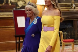 Da li je Melanijin kaiš PINK ILI BEŽ? Internet je dobio novu MODNU ILUZIJU zbog koje se poveo rat - KOJU BOJU VI VIDITE?