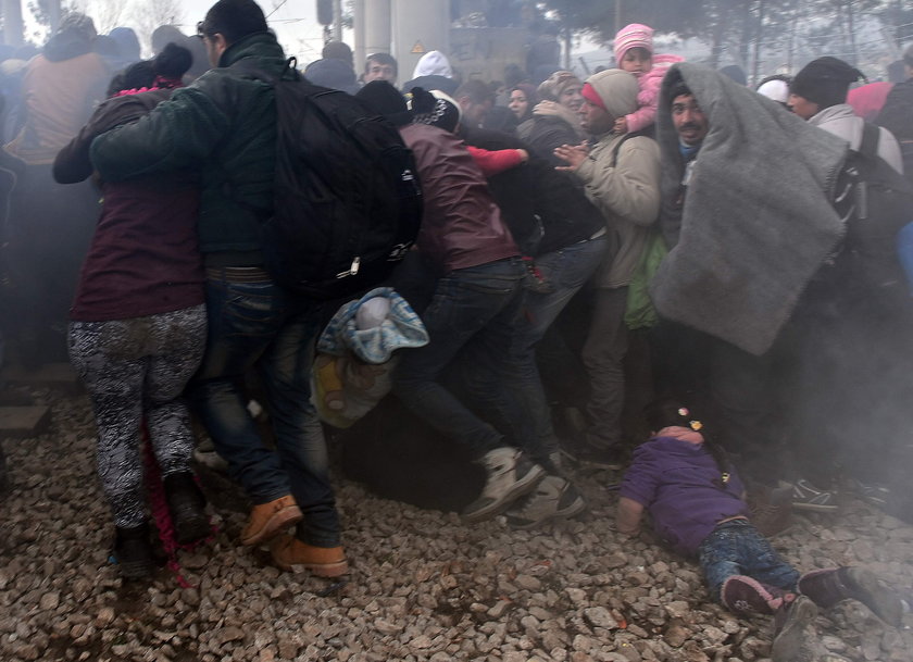 Drastyczne sceny na granicy Grecji  z Macedonią