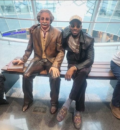 D'banj poses with the statue of Albert Einstein 