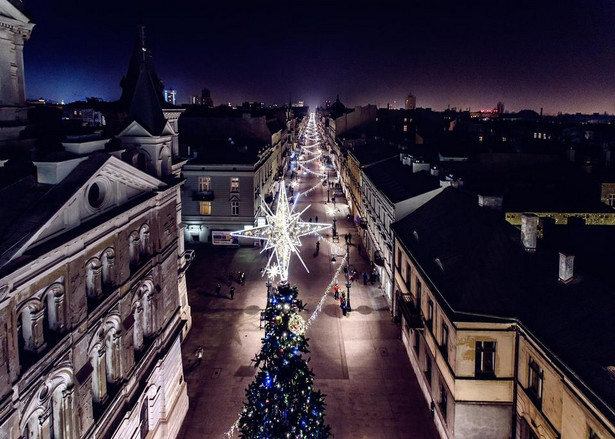 Łódź. Zmiany ruchu przy 11 cmentarzach. Zamknięte ulice. Jak dojechać?