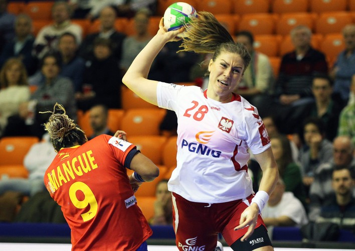 Piękne panie wybrały brutalną grę. Piłka ręczna to sport nie dla grzecznych dziewczynek