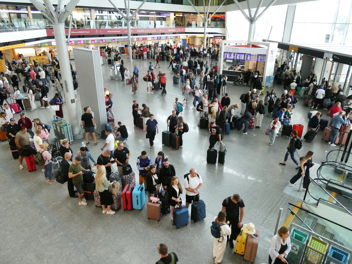 Rosyjskie drony nad Polską. Ruch na lotnisku Chopina i w Modlinie wstrzymany