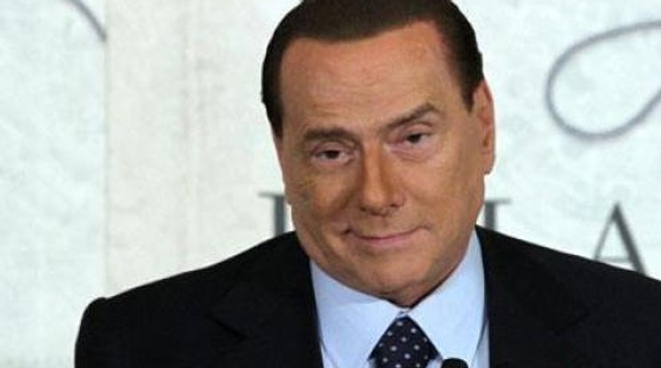 Havi 430 millió asszonytartást fizet Berlusconi nejének