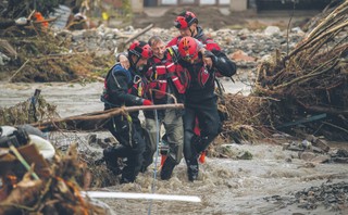 Fala nie podmyła układu sił, choć pozostawi konsekwencje polityczne