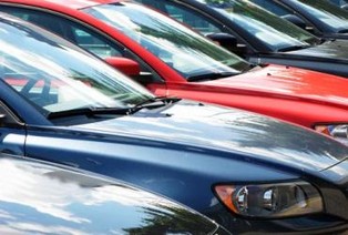 Auta z kratką: polowanie Rostowskiego na firmowe samochody