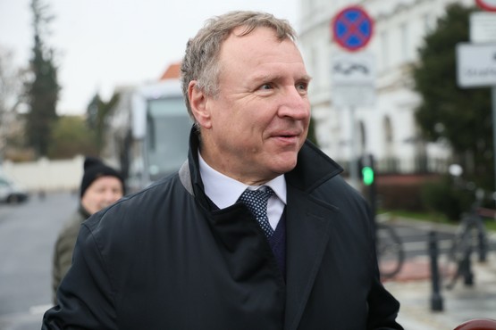 Tyle zarabia Jacek Kurski w Brukseli. Ile wynosi pensja byłego prezesa TVP?