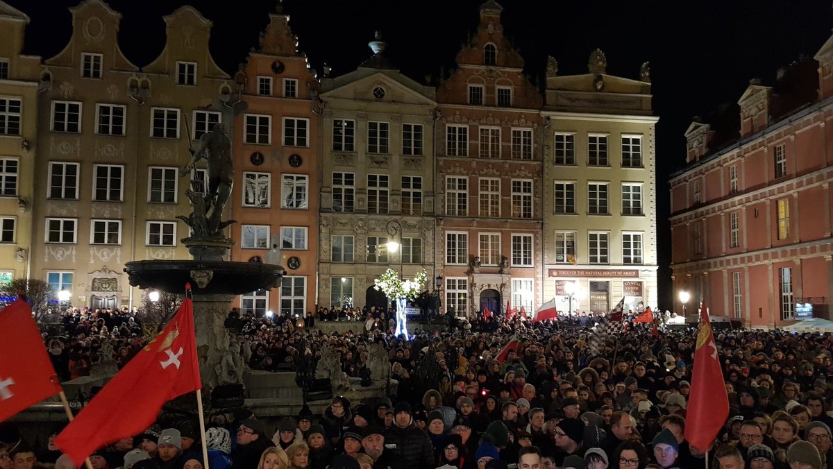 Wiec przeciwko przemocy w Gdańsku. Tysiące osób żegnały prezydenta Adamowicza