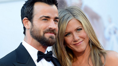 Rozwiódł się z Jennifer Aniston i romansuje z 29-letnią pięknością. Są zdjęcia. "Nie mogli się od siebie oderwać"