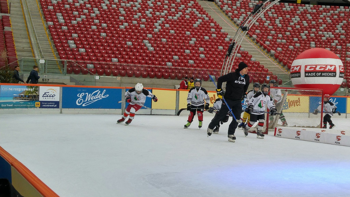 To już 4 edycja „Czerkawski Cup na Zimowym Narodowym”. Ogólnopolski Turniej Mini Hokeja na lodzie, organizowany przez Stowarzyszenie Sport 7, którego prezesem jest Mariusz Czerkawski, odbędzie się w poniedziałek 5 marca właśnie na Zimowym Narodowym.