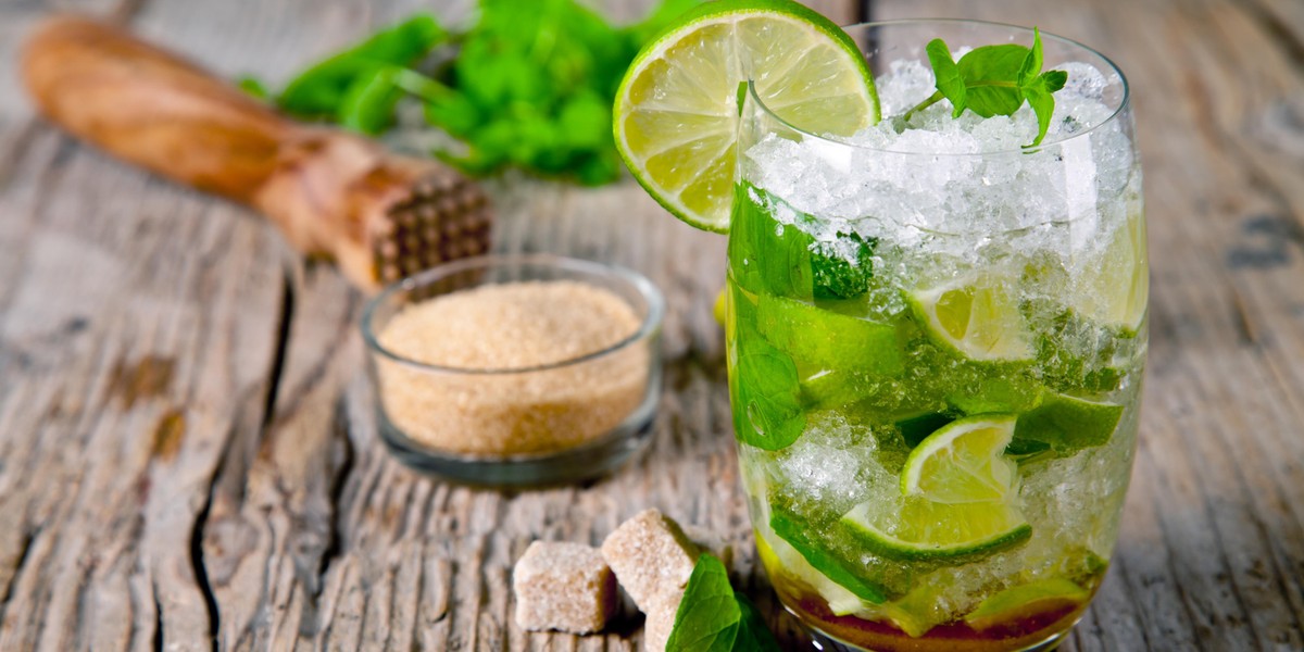 Jak zrobić mojito? Przepis na drink mojito