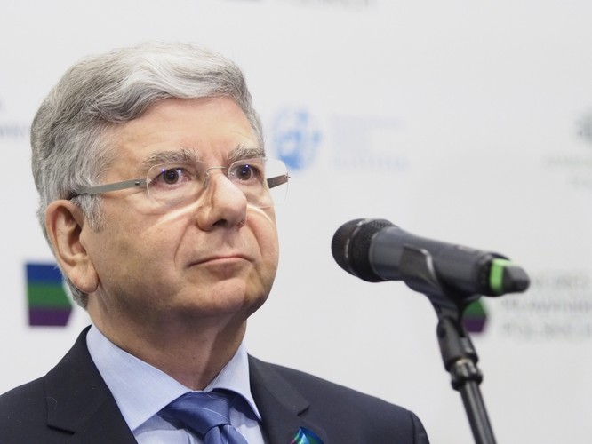 W imieniu radców prawnych, prezes Krajowej Rady Radców Prawnych Maciej Bobrowicz zapewnił, że tak jak na sali sądowej sędzia, adwokat, prokuratorzy, komornicy, notariusze, przedstawiciele samorządu i organizacji obywatelskich są po różnych stronach, tak na kongresie są razem.