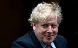 Boris Johnson wraca do zdrowia. Ogląda "Władcę Pierścieni" i rozwiązuje sudoku