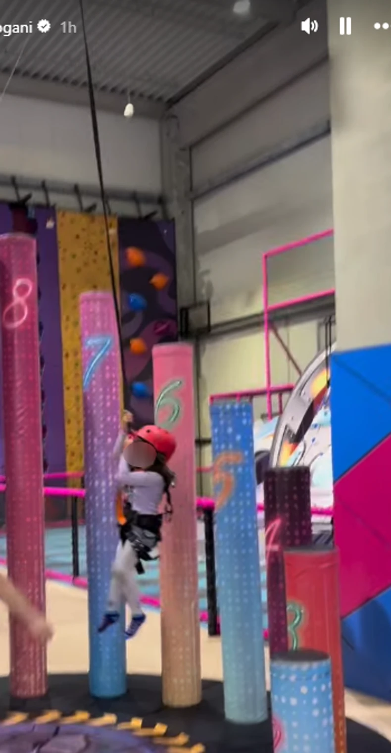 Luna Đogani snima ćerku Miju