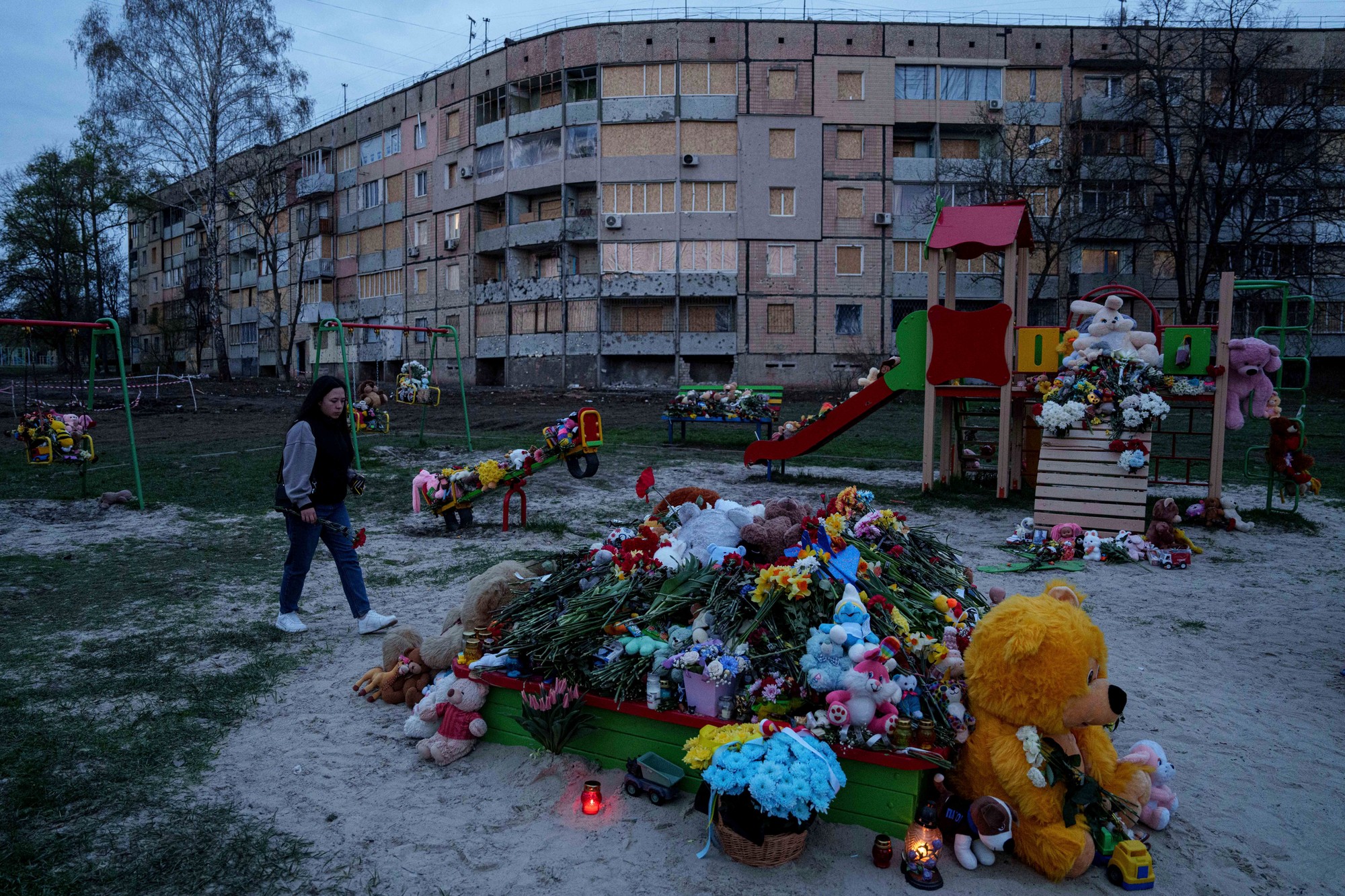 Po ruskom raketovom útoku na Ukrajine pochovali 20 obetí.