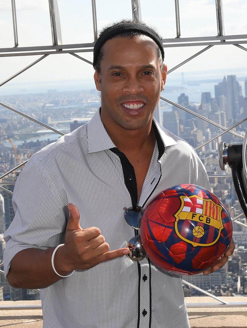Ronaldinho ominął mecz FC Barcelona - Deportivo La Coruna, bo bawił się na plaży