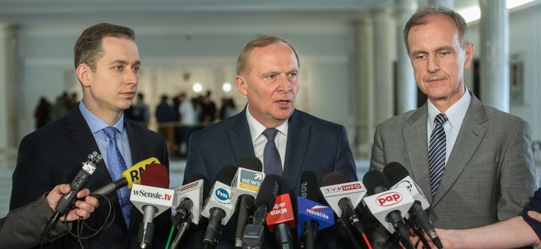 PO składa wniosek o kontrolę w MON. "Działania Macierewicza zagrażają bezpieczeństwu"