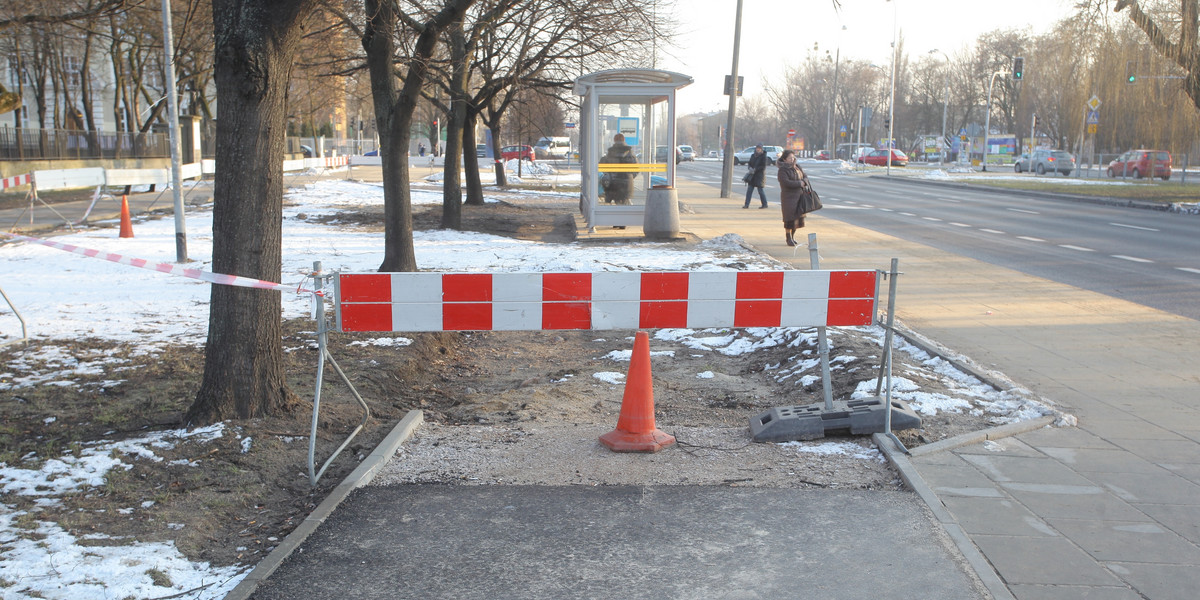 Ścieżka rowerowa kończy się na... przystanku