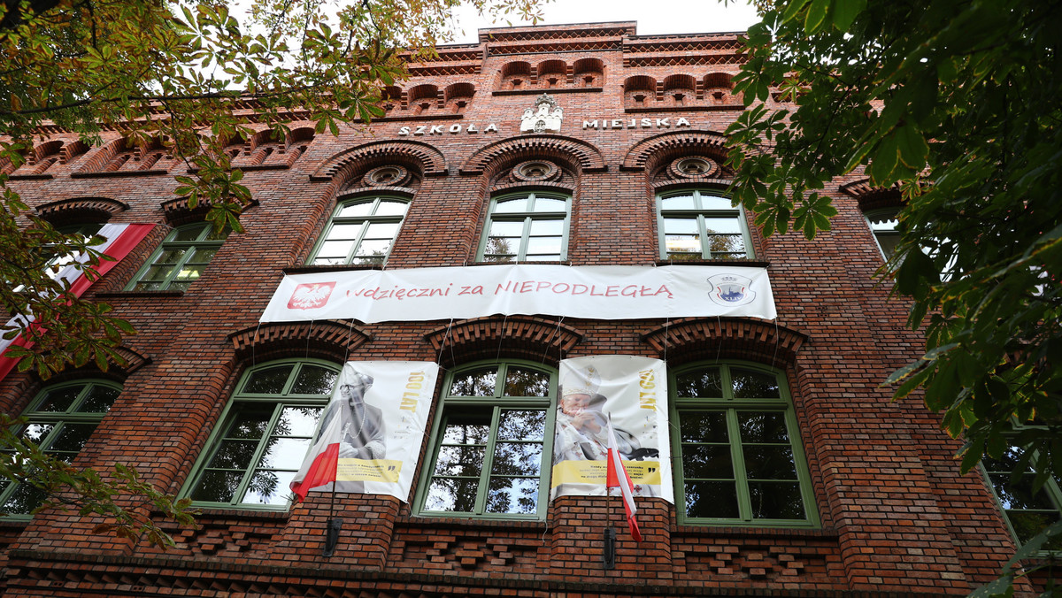 Były uczeń XLIV LO w Krakowie: "Ta szkoła to pralnia mózgów"