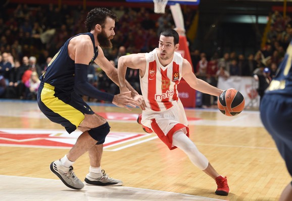 Napušta crveno-bele: Tejlor Ročesti