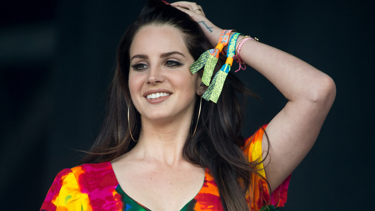 Lana Del Rey w rozmowie z magazynem "Complex" zdobyła się na odważne wyznanie: - Spałam z wieloma facetami z branży, ale niestety żaden z tych razów nie pomógł mi w zdobyciu kontraktu płytowego.