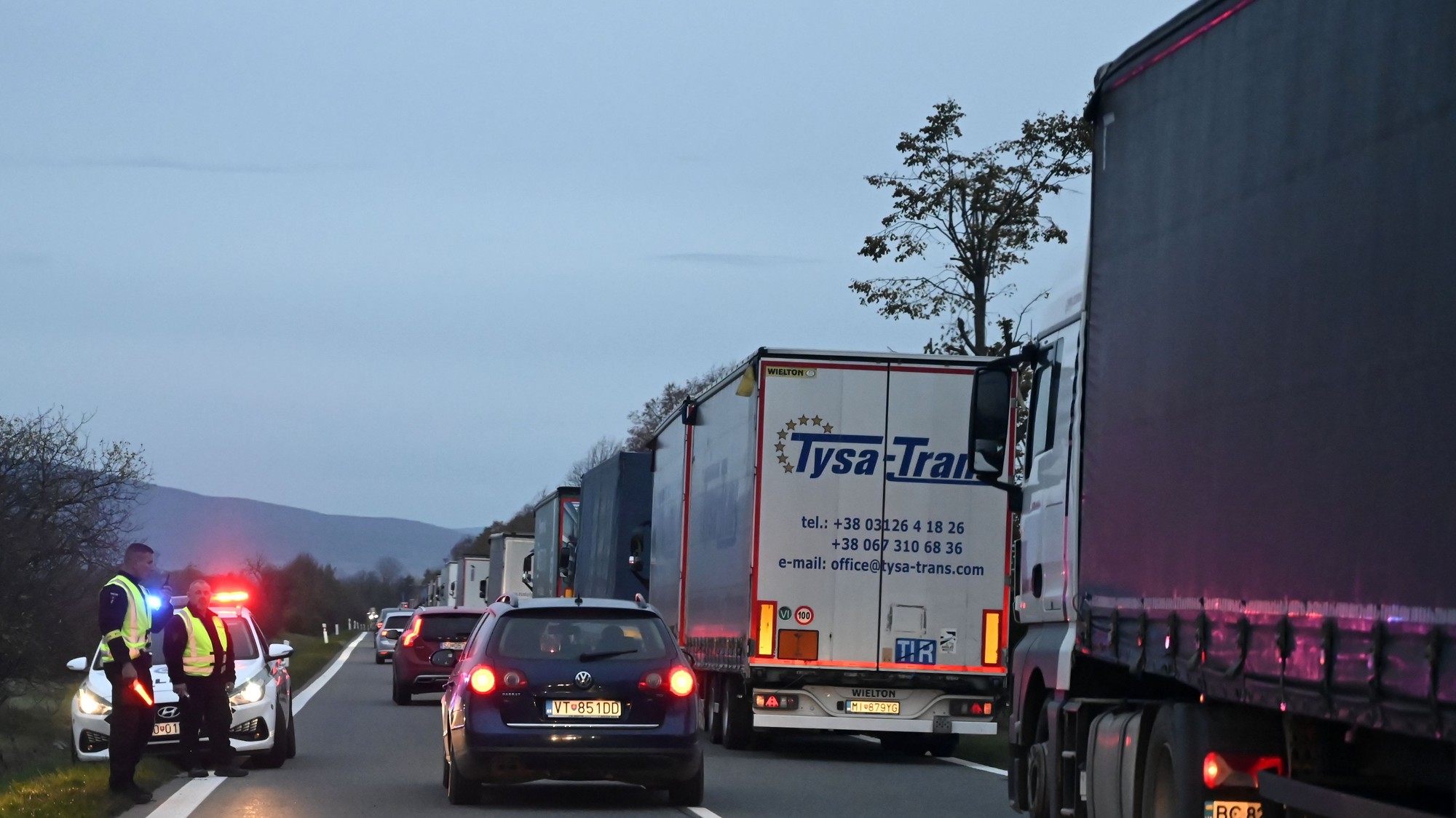 Kolóny majú aj 20 kilometrov