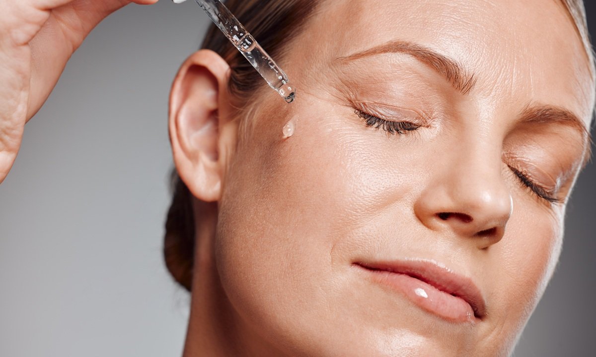 To polecane serum wymazuje plamki starcze jak gumka! Przebarwienia znikną po 14 dniach