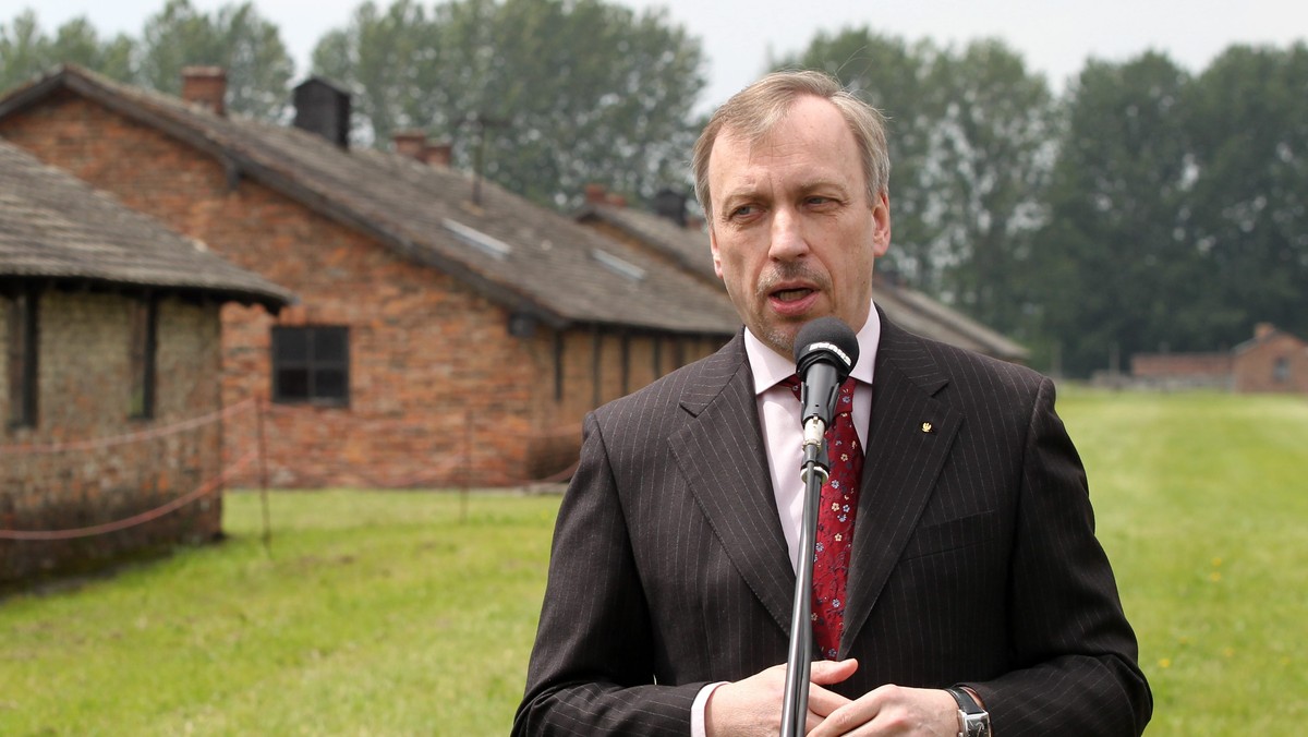 Sprawę baraku z niemieckiego obozu Auschwitz II-Birkenau, wypożyczonego Muzeum Holokaustu w Waszyngtonie, poruszy podczas wizyty w USA minister kultury Bogdan Zdrojewski. Liczy, że "zamknięty zostanie rozdział poruszania się w strefie bezprawia" i obiekt będzie zwrócony.