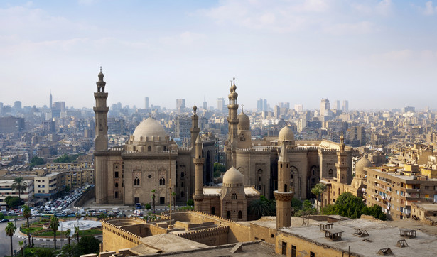 Największa metropolia Afryki, Kair, liczy 15,2 mln mieszkańców. Na zdj. widok na stolicę Egiptu, Kair. Fot. Shutterstock.