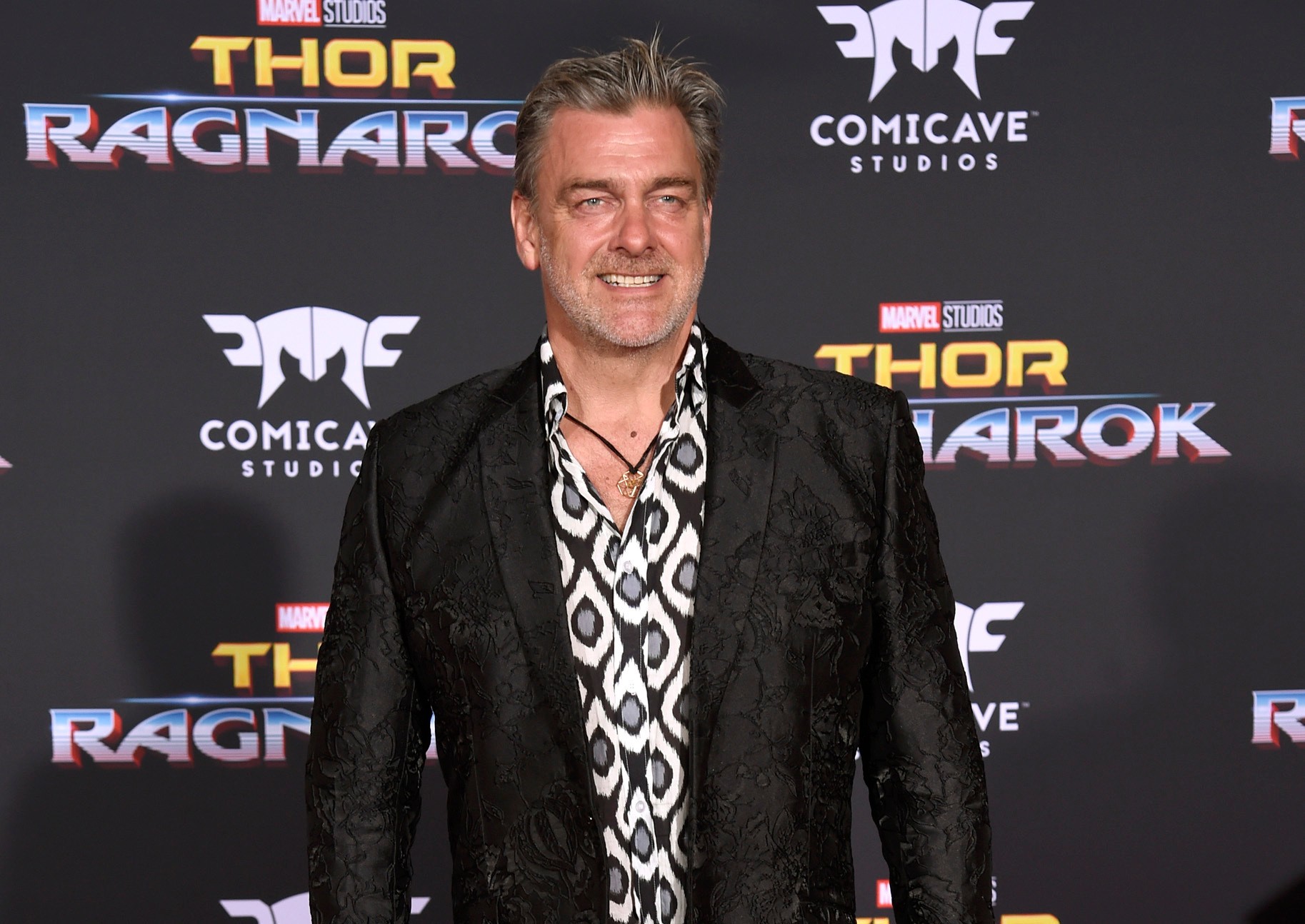 Vo veku 58 rokov zomrel britský herec Ray Stevenson.