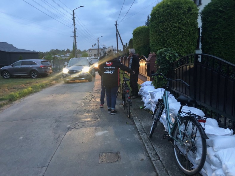 Sienkiewicz en la calle Kuznia Raciborska. Fue aquí donde las autoridades decidieron construir una barrera temporal para proteger la ciudad. Exactamente la mitad del pueblo...